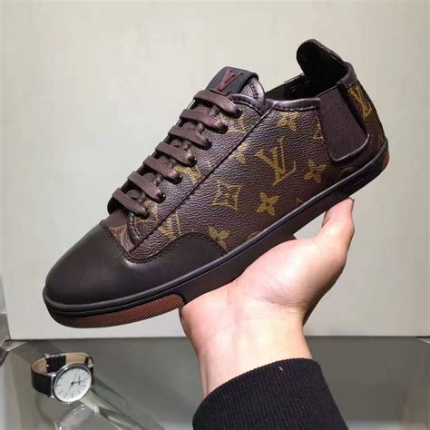 harga sepatu louis vuitton.